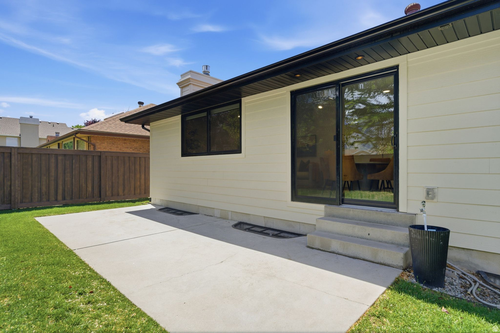 8917 S SUNRIDGE DR Sandy, UT 84093