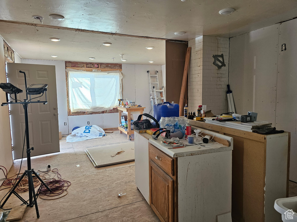 163 CARSON AVE photo 3