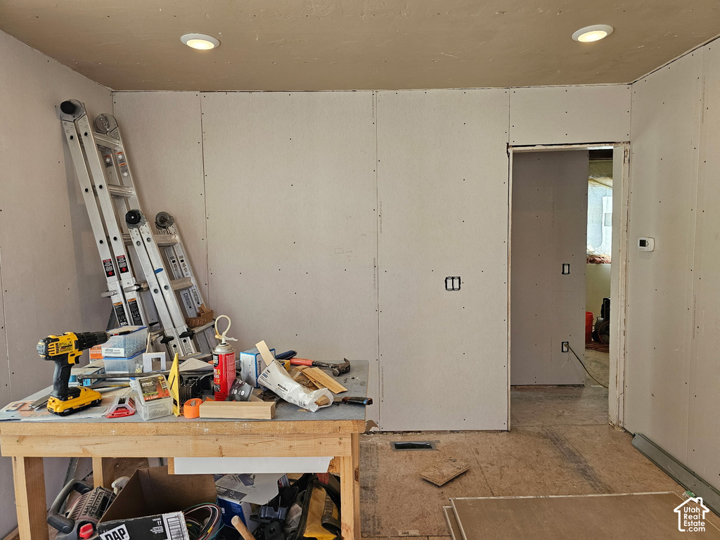 163 CARSON AVE photo 4
