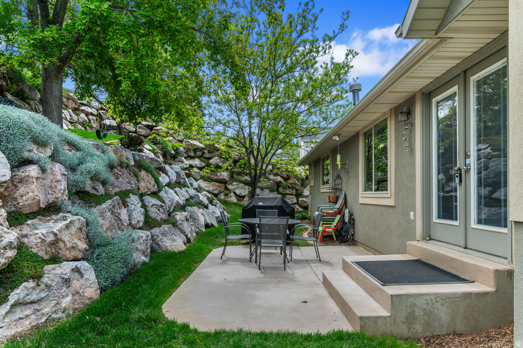 184 N WOOD HILL LN North Salt Lake, UT 84054