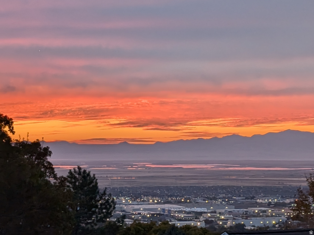 184 N WOOD HILL LN North Salt Lake, UT 84054