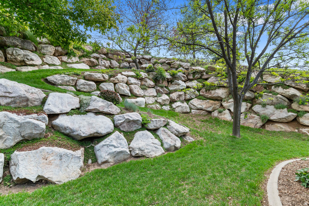 184 N WOOD HILL LN North Salt Lake, UT 84054