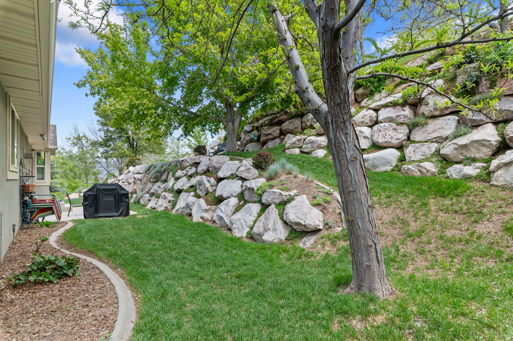 184 N WOOD HILL LN North Salt Lake, UT 84054