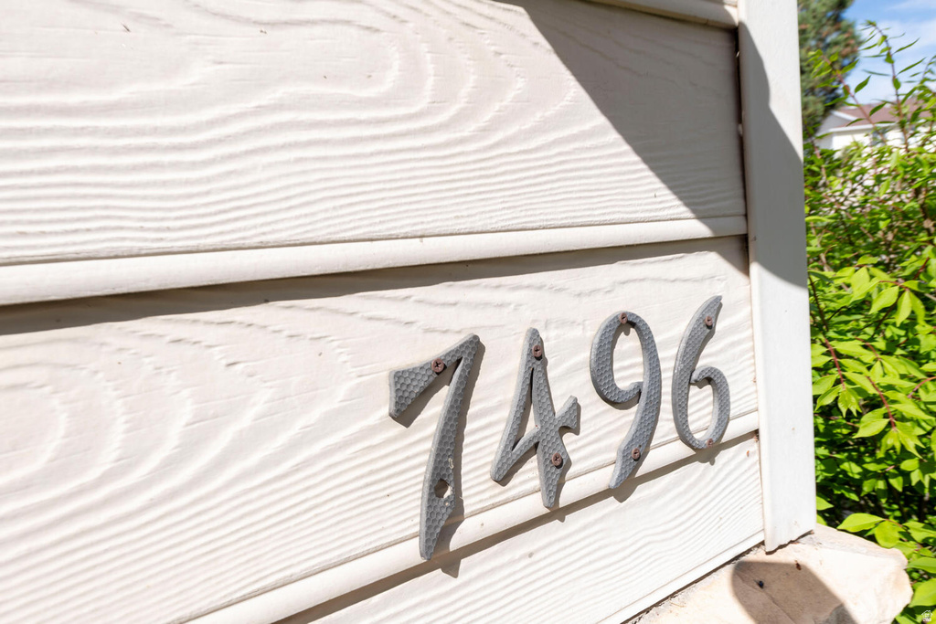 7496 SOUTHCREST CIR Midvale, UT 84047