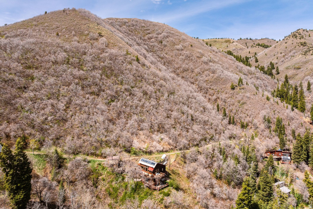 6298 E LEFTHAND FORK LN Emigration Canyon, UT 84108