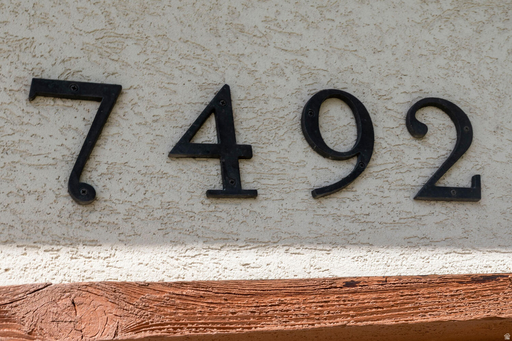 7490 SOUTHCREST CIR Midvale, UT 84047