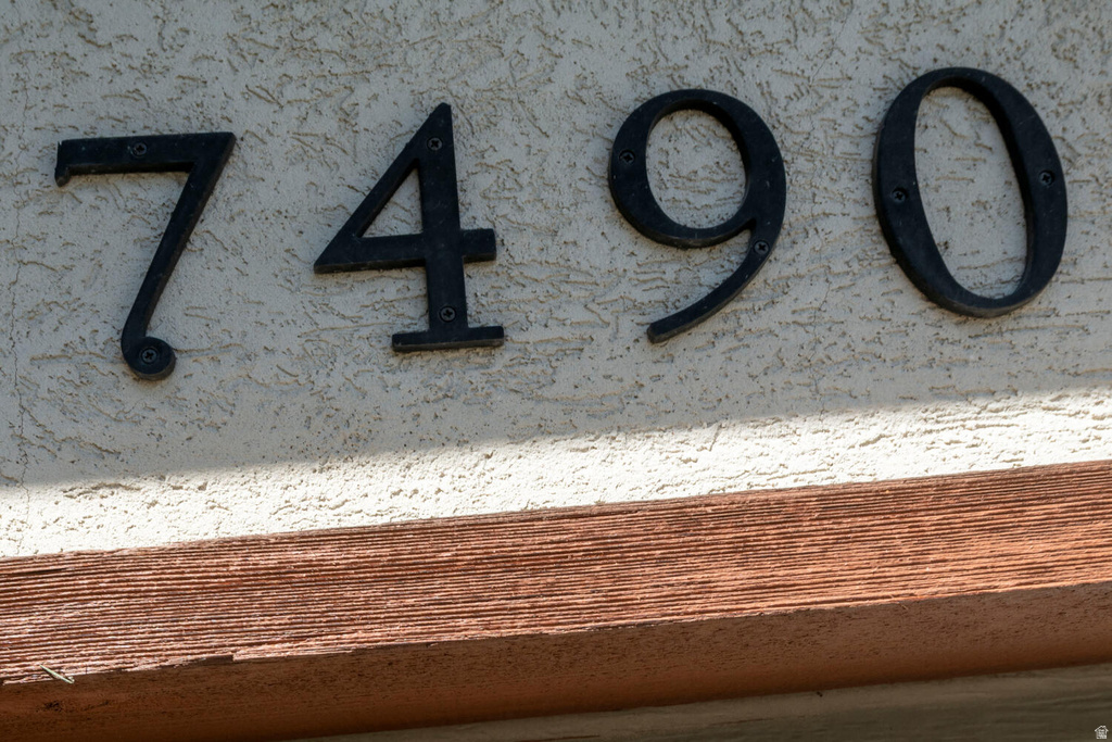 7490 SOUTHCREST CIR Midvale, UT 84047