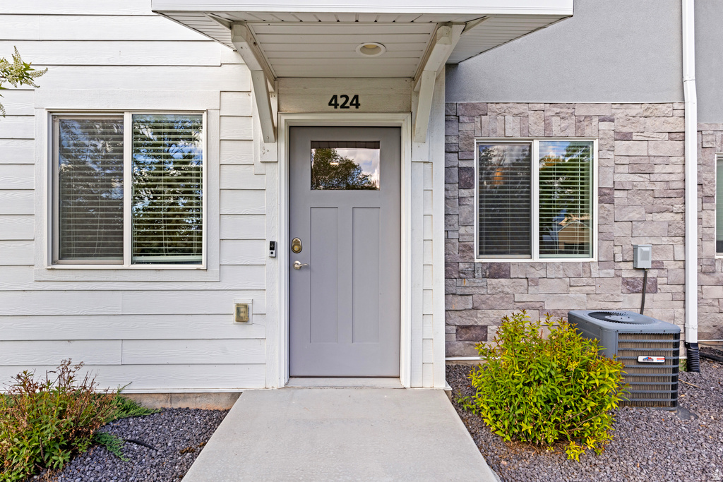 424 E CANFIELD DR Ogden, UT 84404