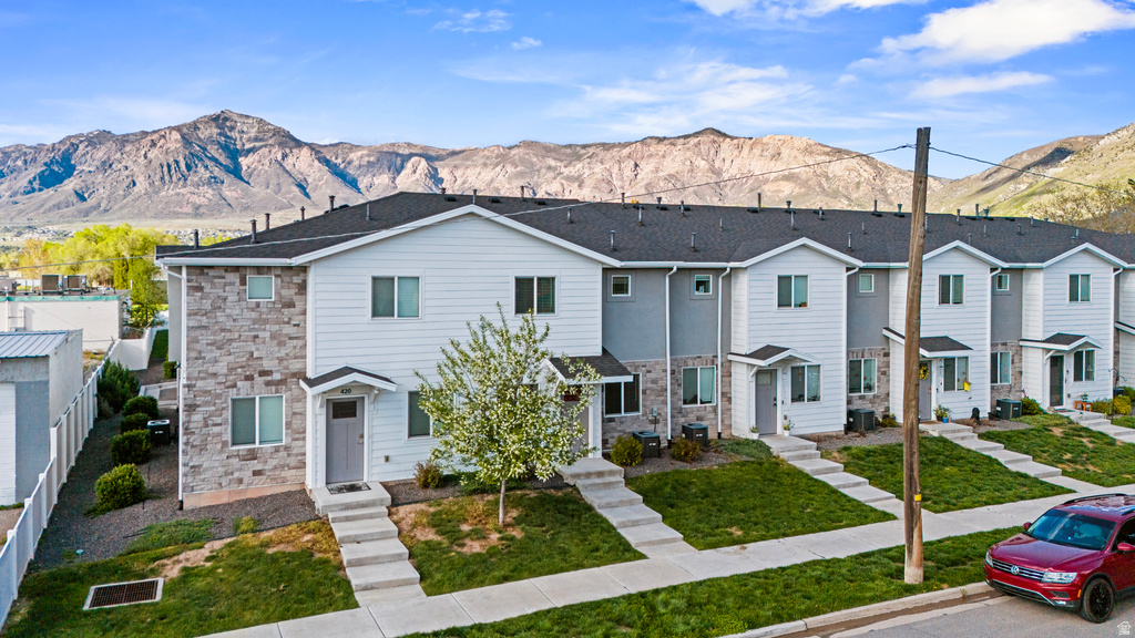 424 E CANFIELD DR Ogden, UT 84404
