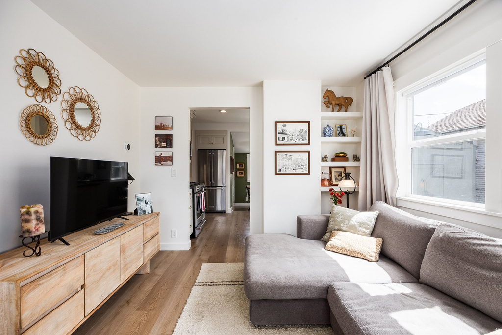 853 S LAKE ST Salt Lake City, UT 84105