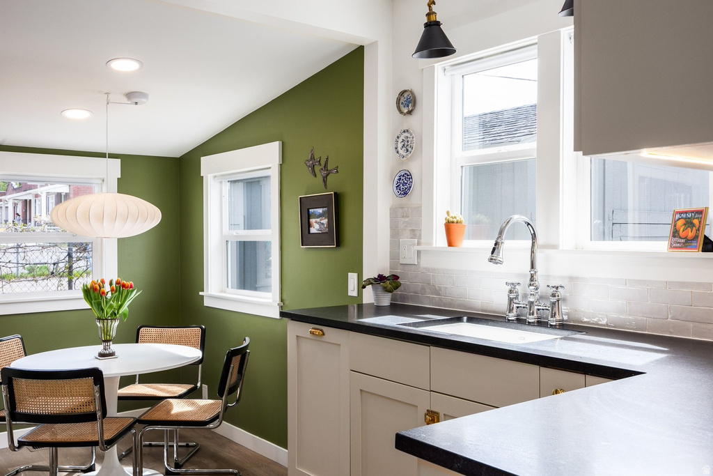 853 S LAKE ST Salt Lake City, UT 84105