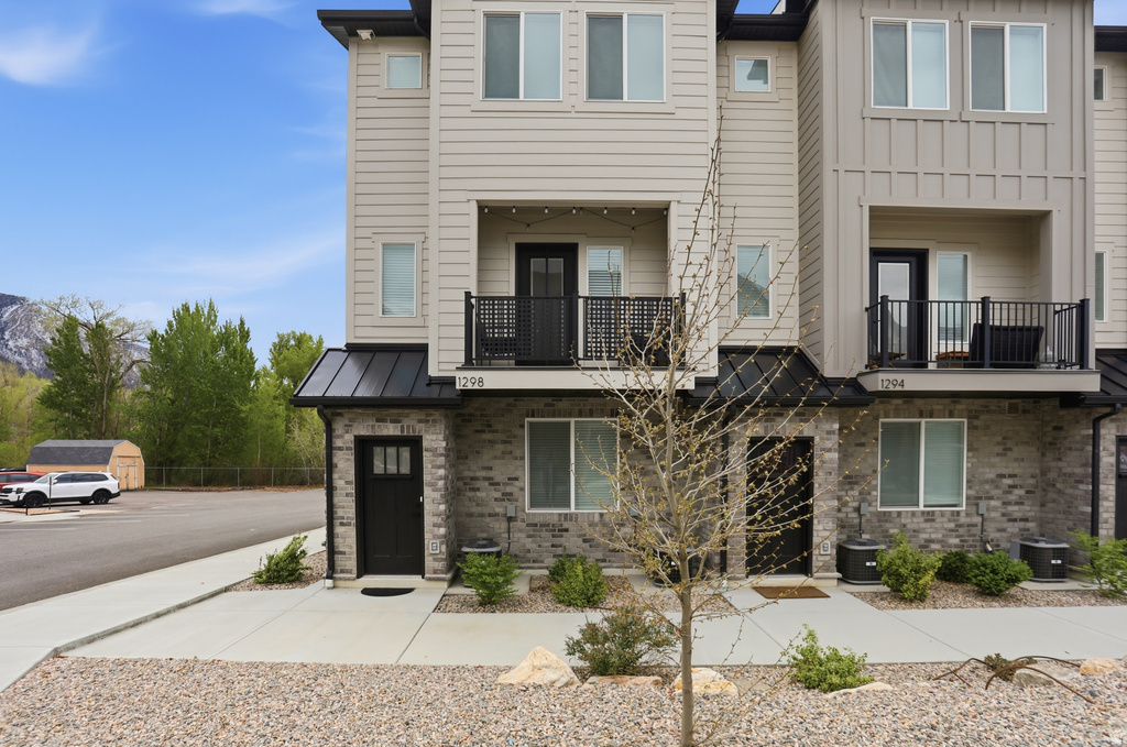 1298 E 1640 S Ogden, UT 84404