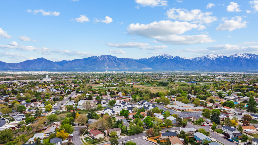 4884 S HUNTINGTON RD Taylorsville, UT 84129