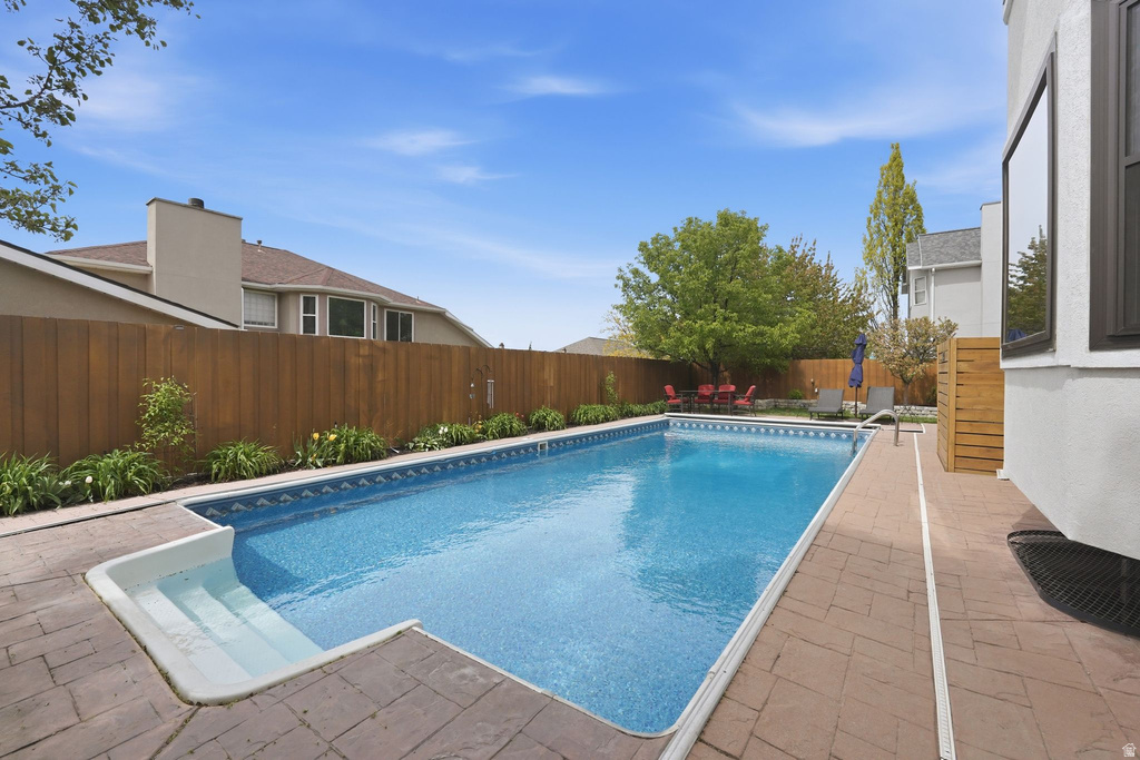 11038 S LONGDALE CIR Sandy, UT 84092