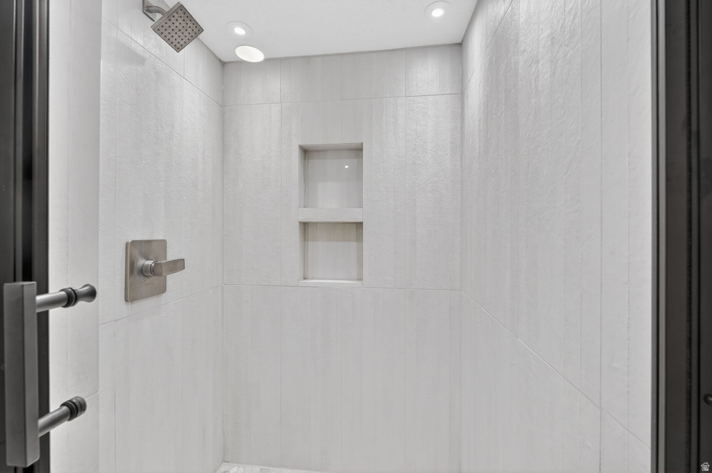 11038 S LONGDALE CIR Sandy, UT 84092