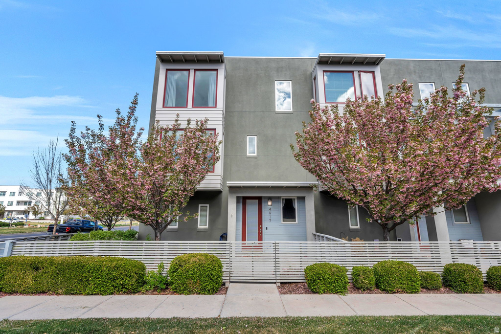 4917 W DAYBREAK PKWY South Jordan, UT 84009