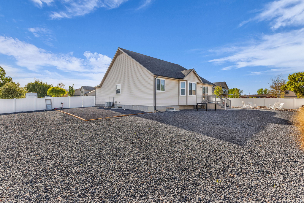 1373 N 2700 W Clinton, UT 84015