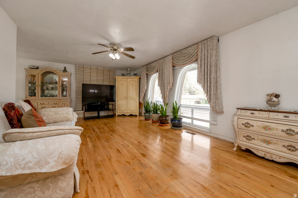 1860 E SPRING LN Holladay, UT 84117