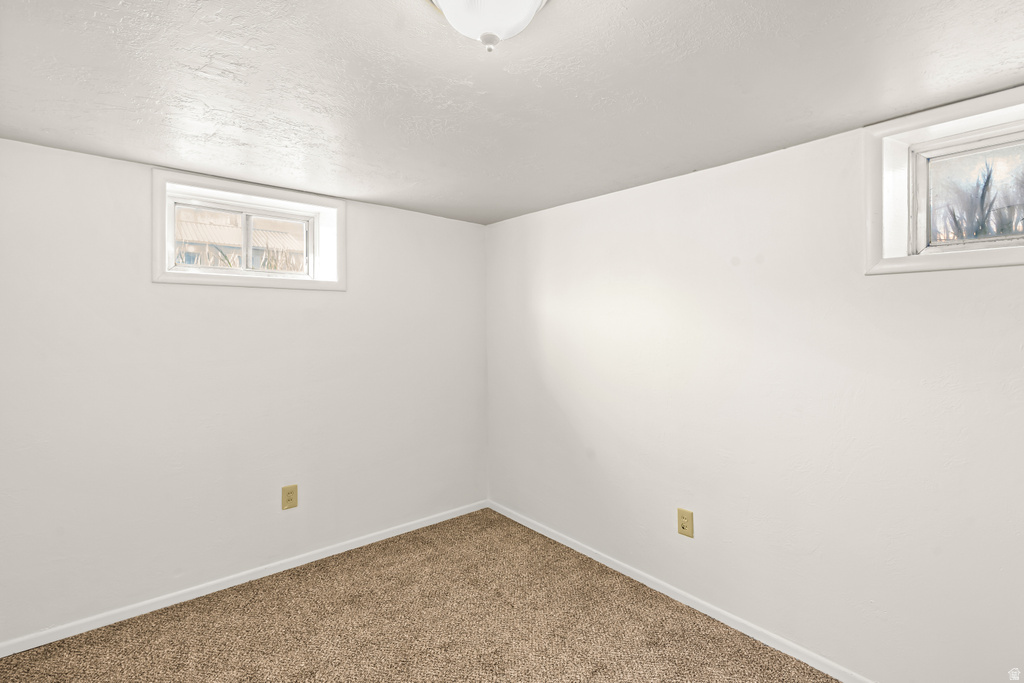 4594 S 250 E Washington Terrace, UT 84405