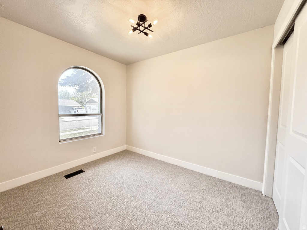 5222 S QUEENSWOOD DR Taylorsville, UT 84129