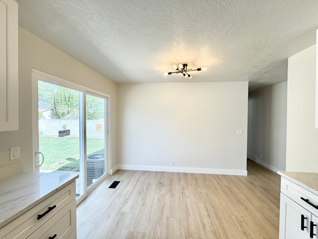 5222 S QUEENSWOOD DR Taylorsville, UT 84129