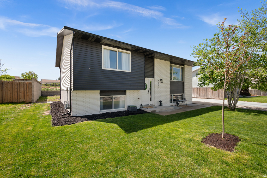 7257 W COPPER HILL DR Magna, UT 84044