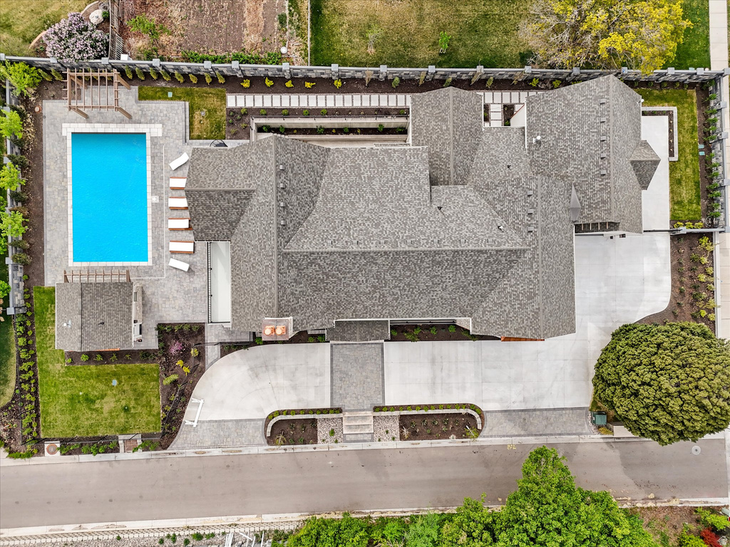Bird\'s eye view of a pool area