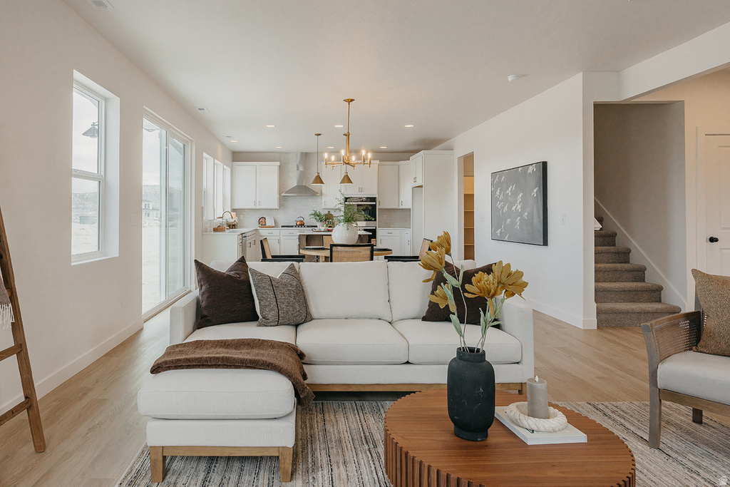 5233 S PARAMOUNT DR Riverdale, UT 84405