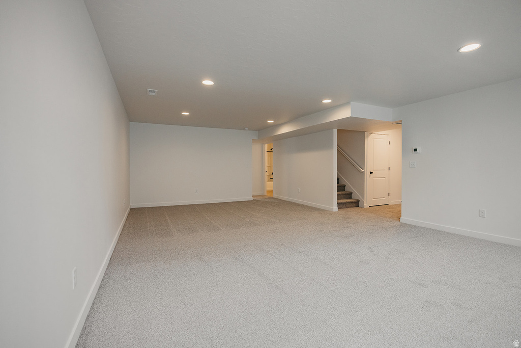 5233 S PARAMOUNT DR Riverdale, UT 84405