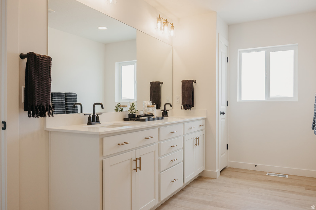 5233 S PARAMOUNT DR Riverdale, UT 84405