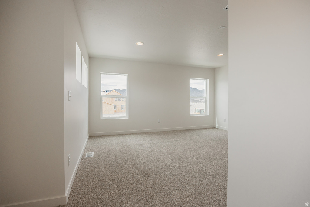 5233 S PARAMOUNT DR Riverdale, UT 84405