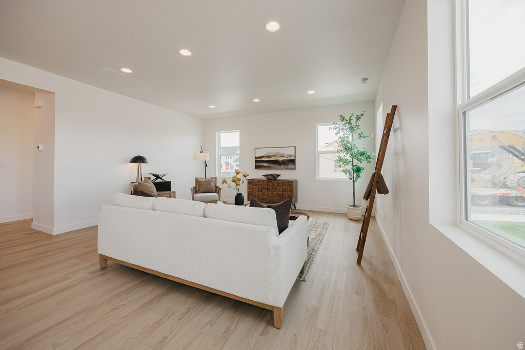 5233 S PARAMOUNT DR Riverdale, UT 84405