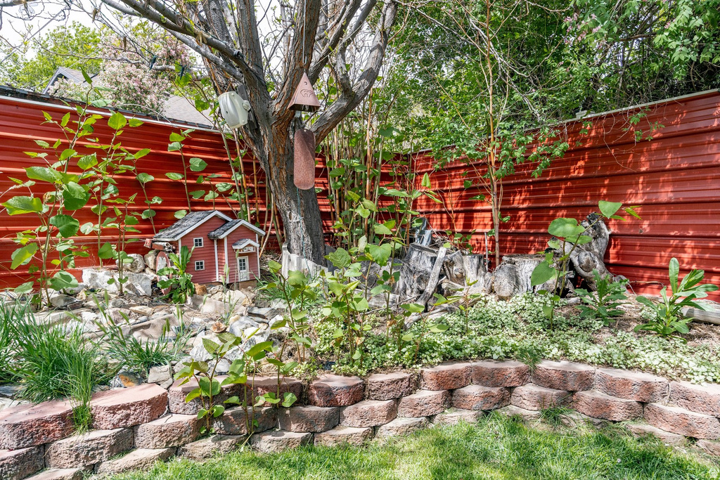 182 W CORNELL DR Midvale, UT 84047