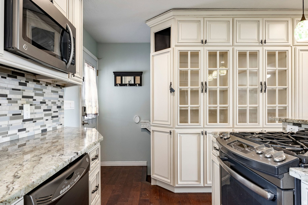 182 W CORNELL DR Midvale, UT 84047