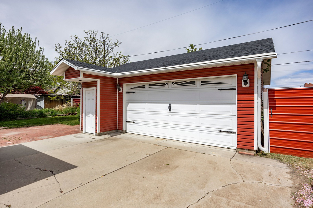 182 W CORNELL DR Midvale, UT 84047