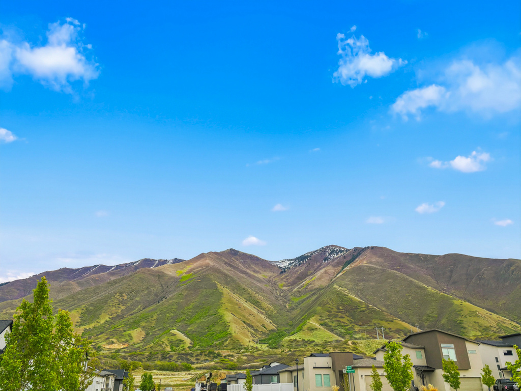 826 W WALNUT BARK LN Mapleton, UT 84664