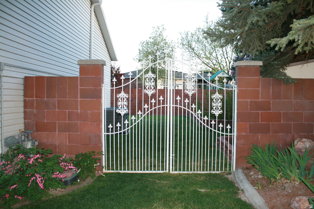 2509 W MASONS MILE DR Taylorsville, UT 84129