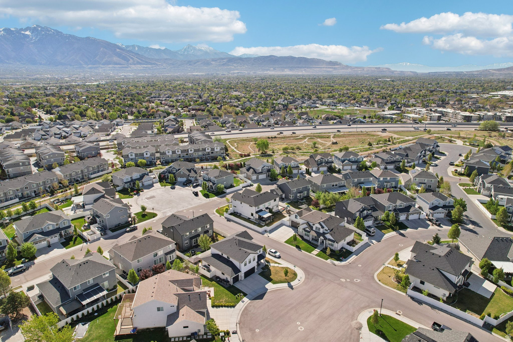 10956 S COASTAL DUNE DR South Jordan, UT 84009