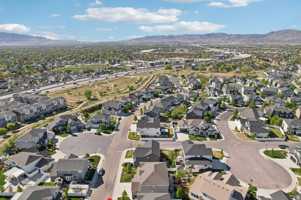 10956 S COASTAL DUNE DR South Jordan, UT 84009