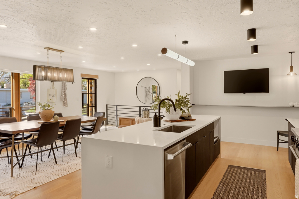 1975 E GUNDERSON LN Holladay, UT 84124