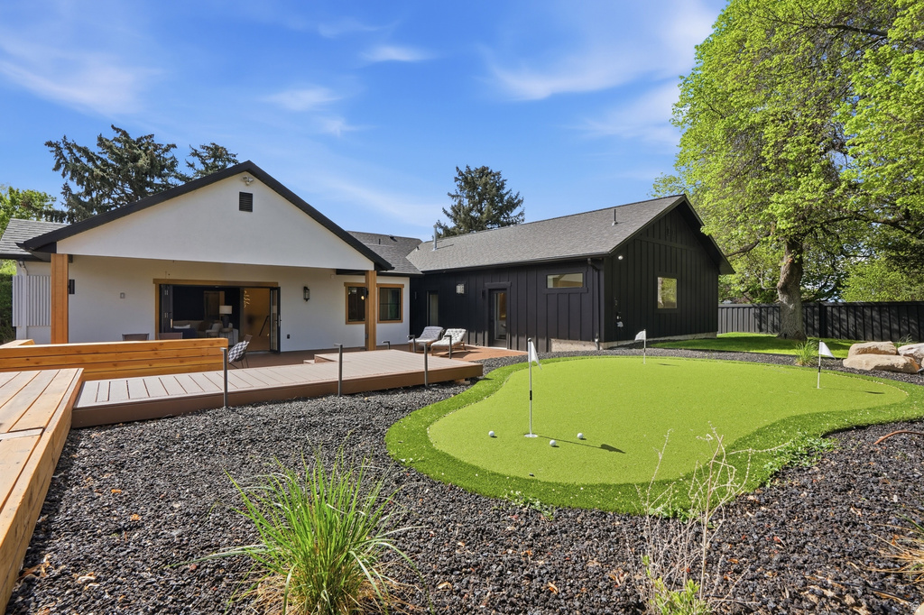 1975 E GUNDERSON LN Holladay, UT 84124