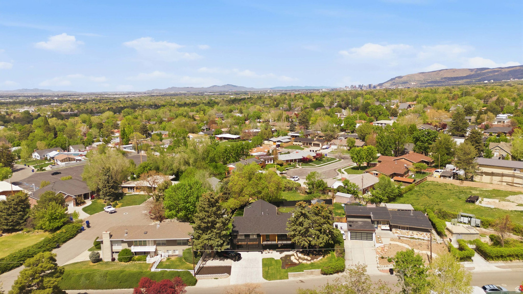 1975 E GUNDERSON LN Holladay, UT 84124