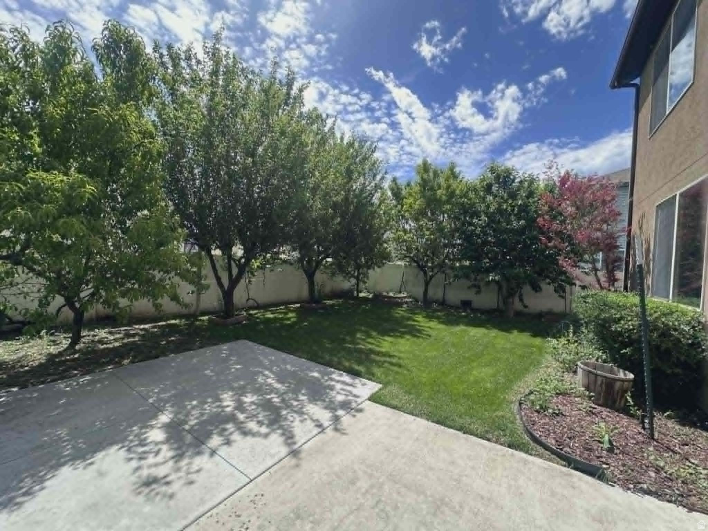 511 S SPANISH FIELDS DR photo 4