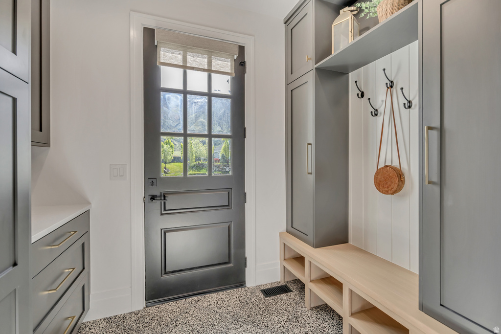 1720 S HILLCREST CIR Mapleton, UT 84664