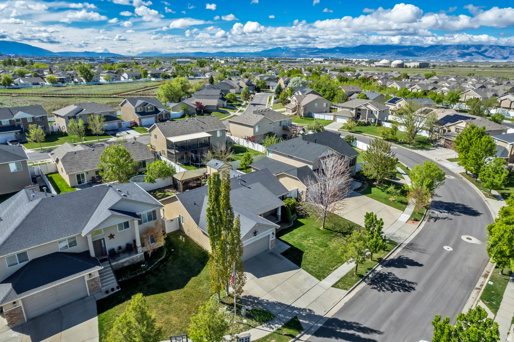 1041 ASCOT DR North Salt Lake, UT 84054