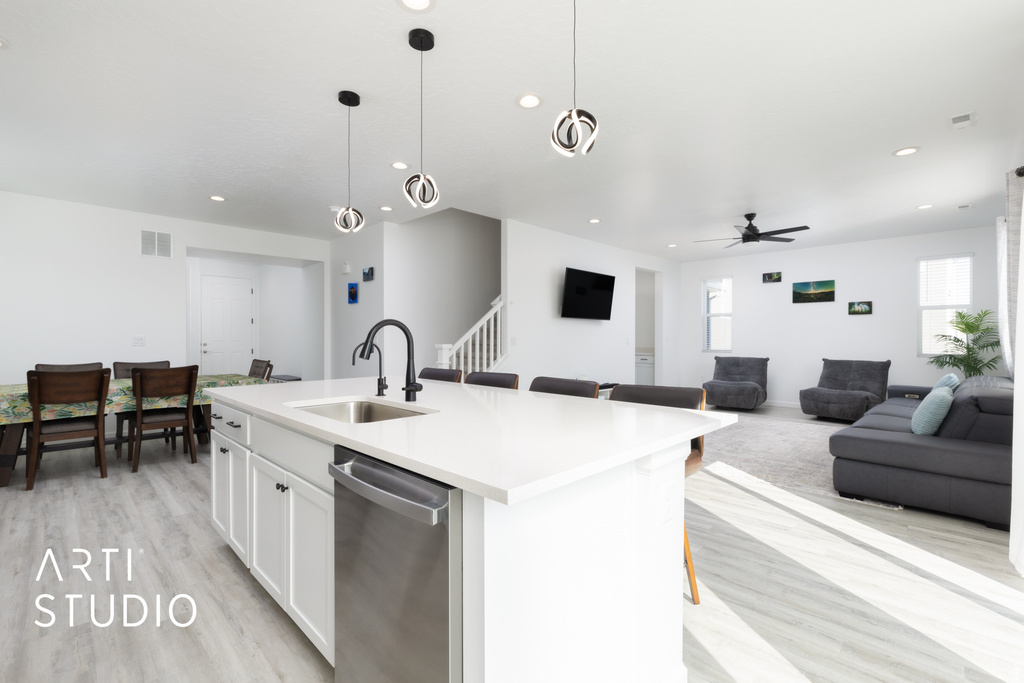 6392 N WILD MARE WAY Lake Point, UT 84074