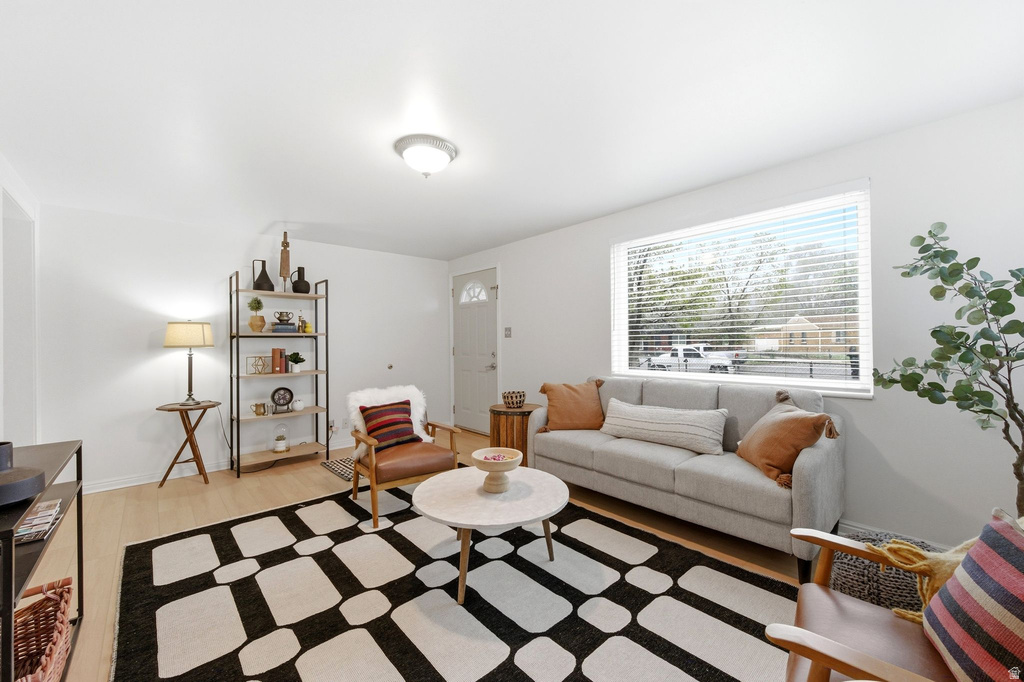 1072 S GLENDALE CIR Salt Lake City, UT 84104