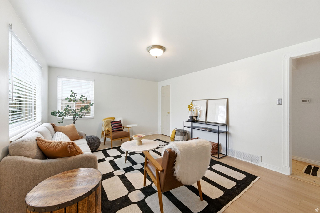 1072 S GLENDALE CIR Salt Lake City, UT 84104