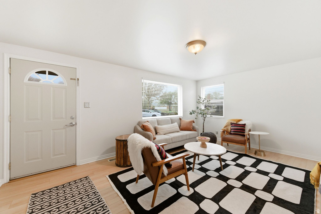 1072 S GLENDALE CIR Salt Lake City, UT 84104