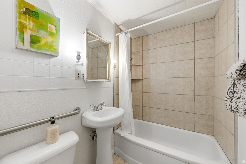 1072 S GLENDALE CIR Salt Lake City, UT 84104